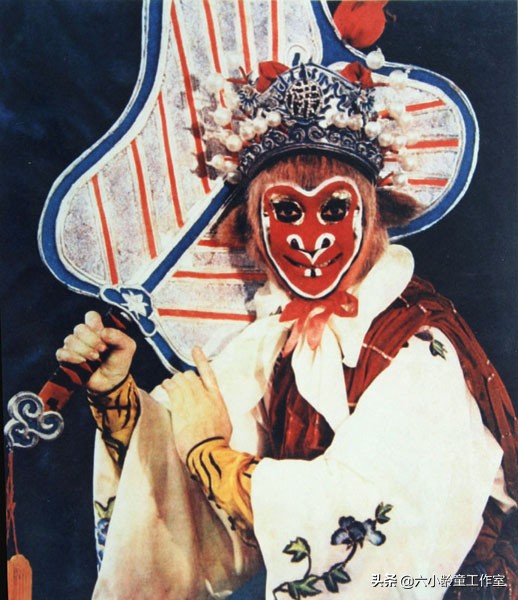 六小龄童纪念日,六小龄童和父亲合影