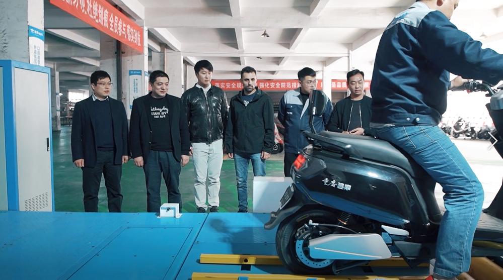 德国SNT公司首席电控师造访建摩重新定义高速电摩标准