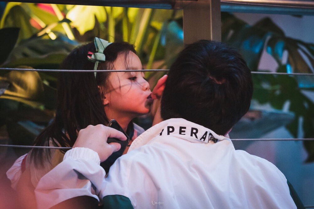 他泰男星和小朋友的治愈同框：BP一家三口关大爷画风不对