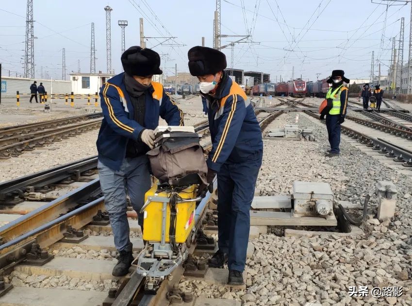 抗击疫情守护平安摄影征稿,战疫情保春运铁路警察在行动