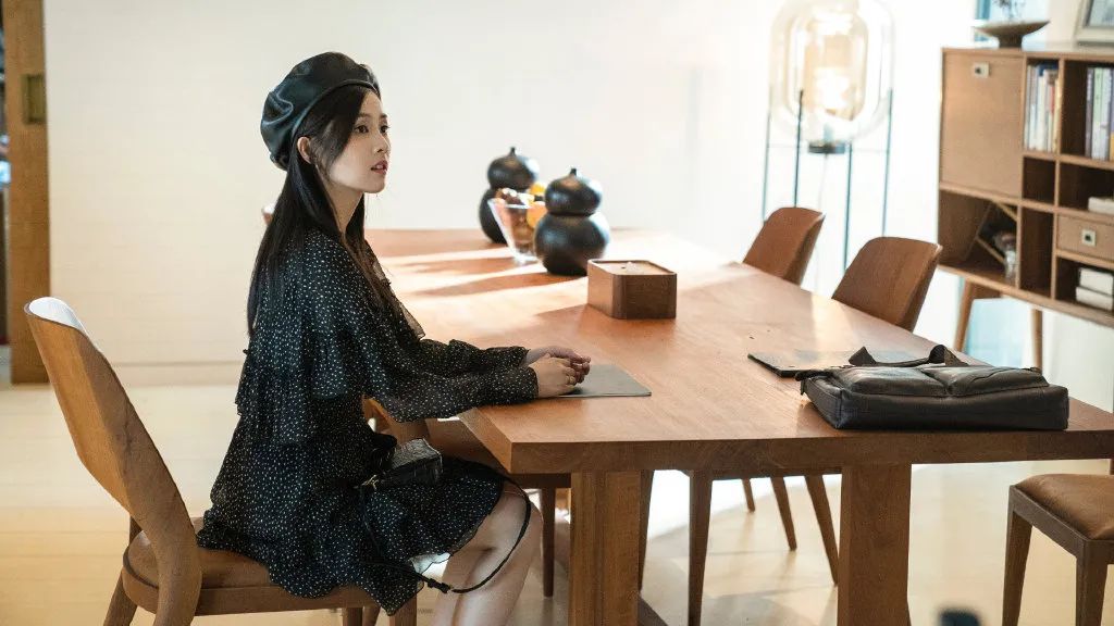 白鹿热剧《一生一世》：时宜的穿戴暗含哪些隐藏线索？