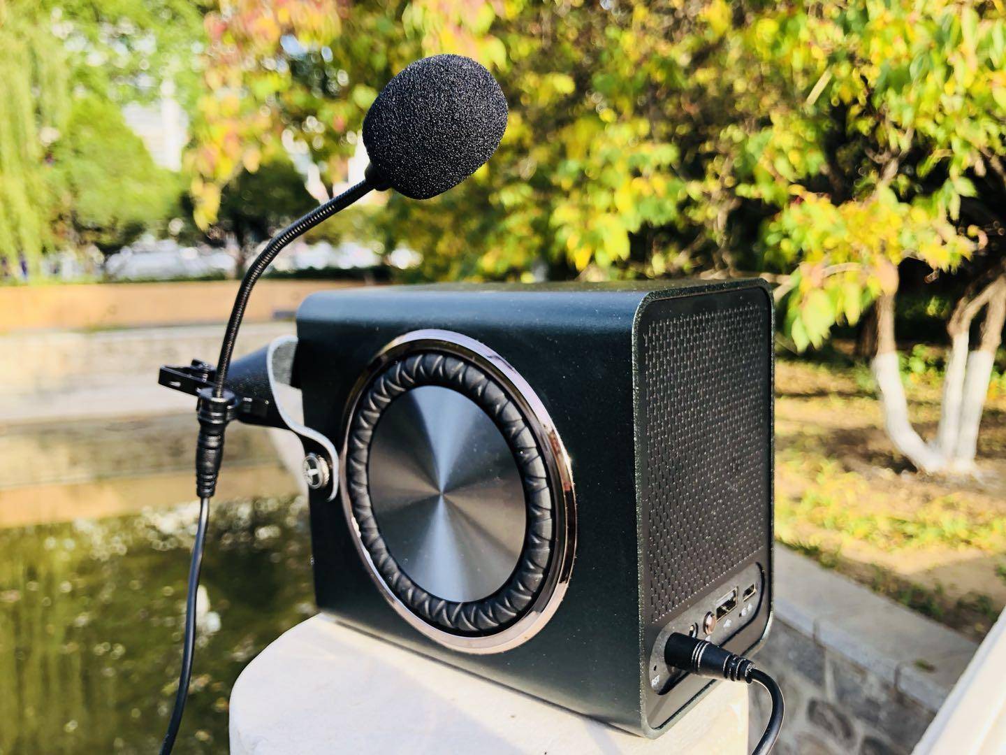 高颜值+好音色+K歌欢唱，金刚6便携蓝牙音箱随身携带的ktv