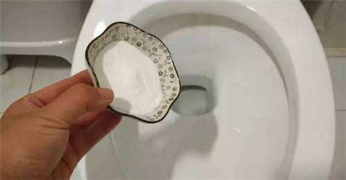 马桶堵塞用开水冲会怎么样,马桶堵了可以浇滚烫的开水吗