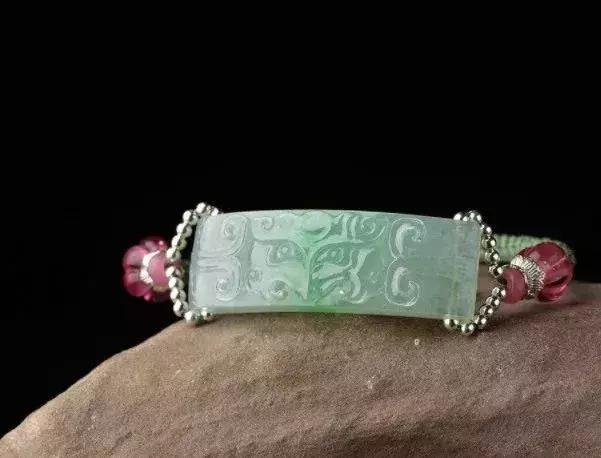 戴起来最舒服的腕饰是它！不是手镯，更不是手串，猜到了吗？