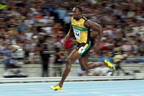 4x100接力张培萌秒杀博尔特的视频,苏炳添和张培萌和博尔特一起比赛