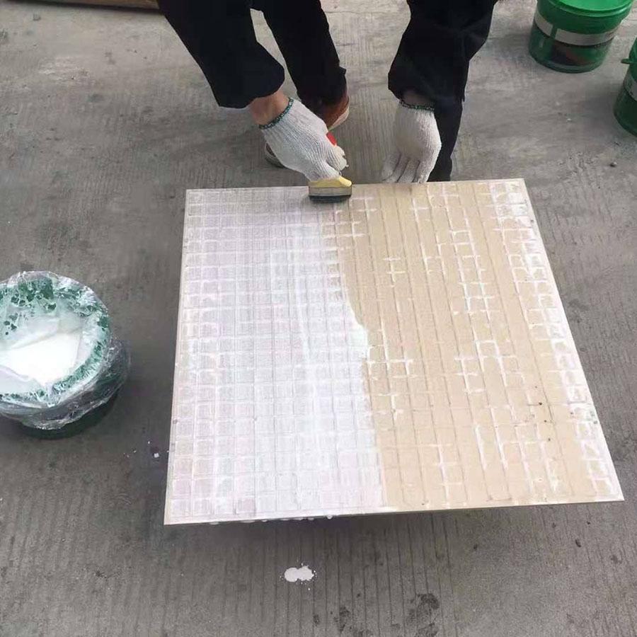 铺地暖的地砖非要刷瓷砖背胶吗,师傅说地砖刷背胶