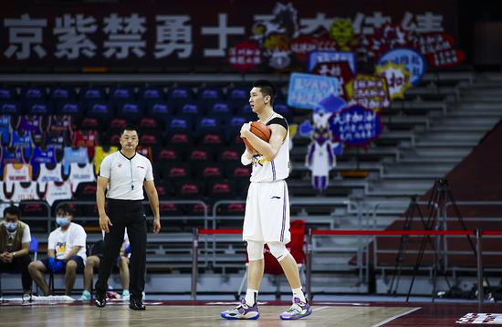 “难道非得把跟腱练断了,才叫为国争光?”