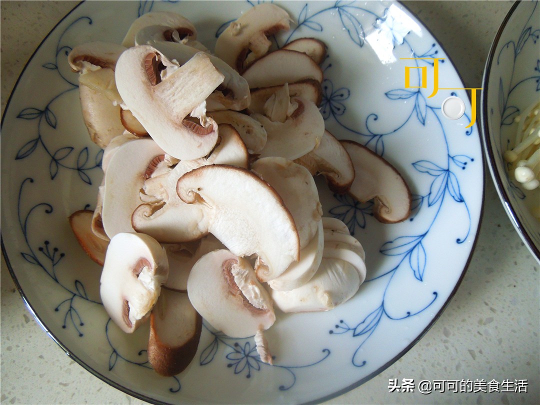 墨鱼干菌菇炖鸡,墨鱼干煲汤搭配什么菌菇