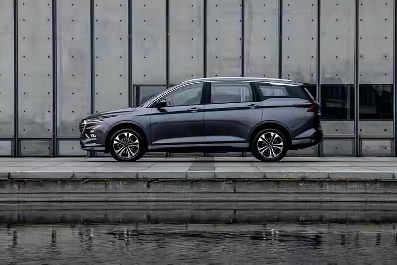 买朗逸低配好还是国产车好,10万买国产车还是买朗逸