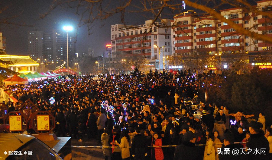 甘肃天水数万民众“上九朝观”祈福纳祥争烧头柱香！（组图）