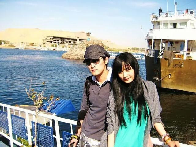 杨幂被曝和胡歌官宣结婚后，她起诉维权否认，胜诉获赔8.7万元