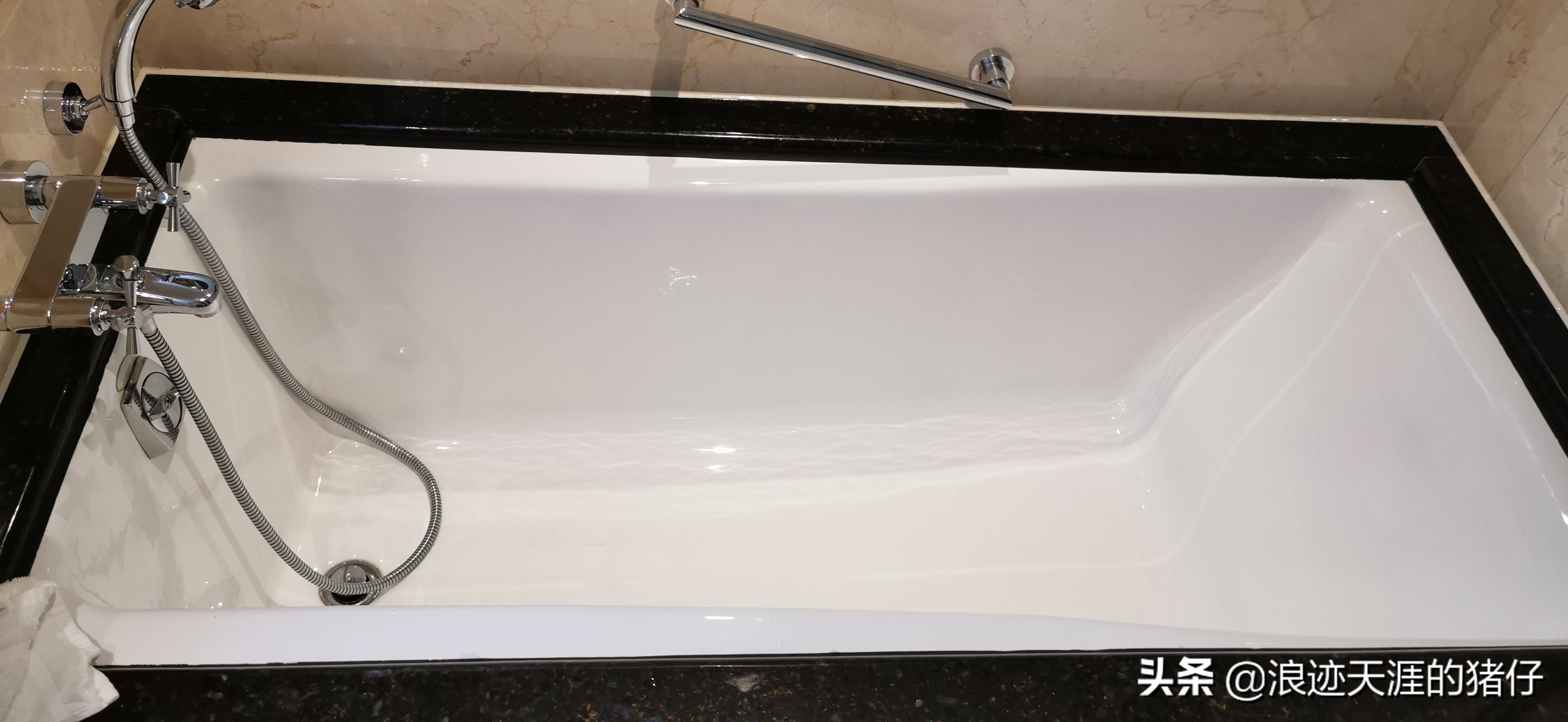 开业十八年上海最中心奢华五星酒店体验,喜半参犹。因为疫情缘故