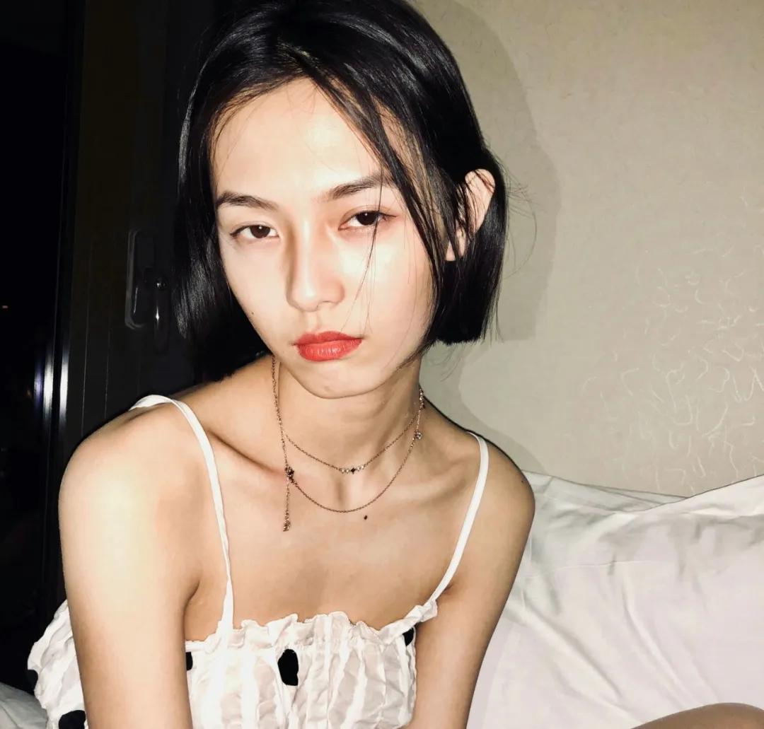 如何垫下巴看起来又翘又尖,怎么垫下巴改善下巴短平