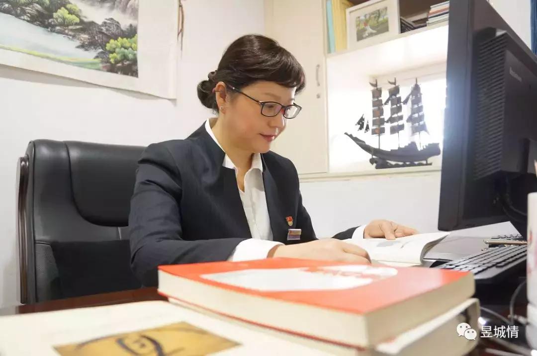 责任铸就荣耀巾帼不让须眉——记黄山百大总经理金秋辉