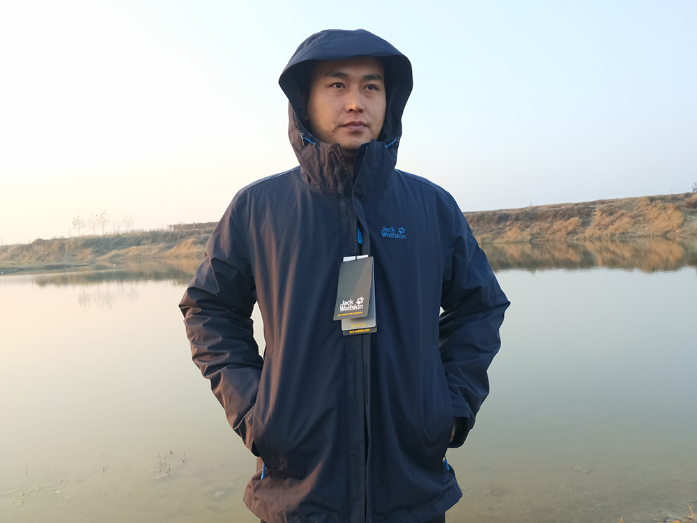 狼爪三合一冲锋衣测评对比,狼爪冲锋衣和jeep冲锋衣哪个好