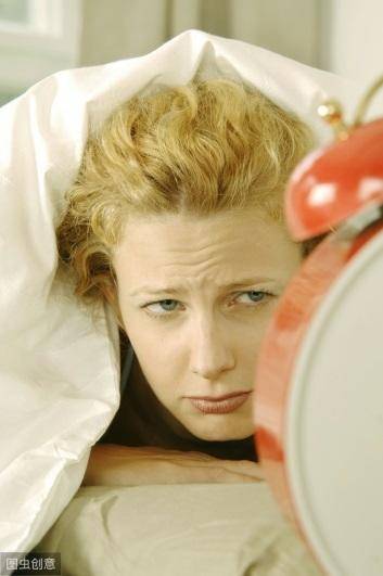 有效延缓衰老的三个方法,跪膝法和金鸡独立