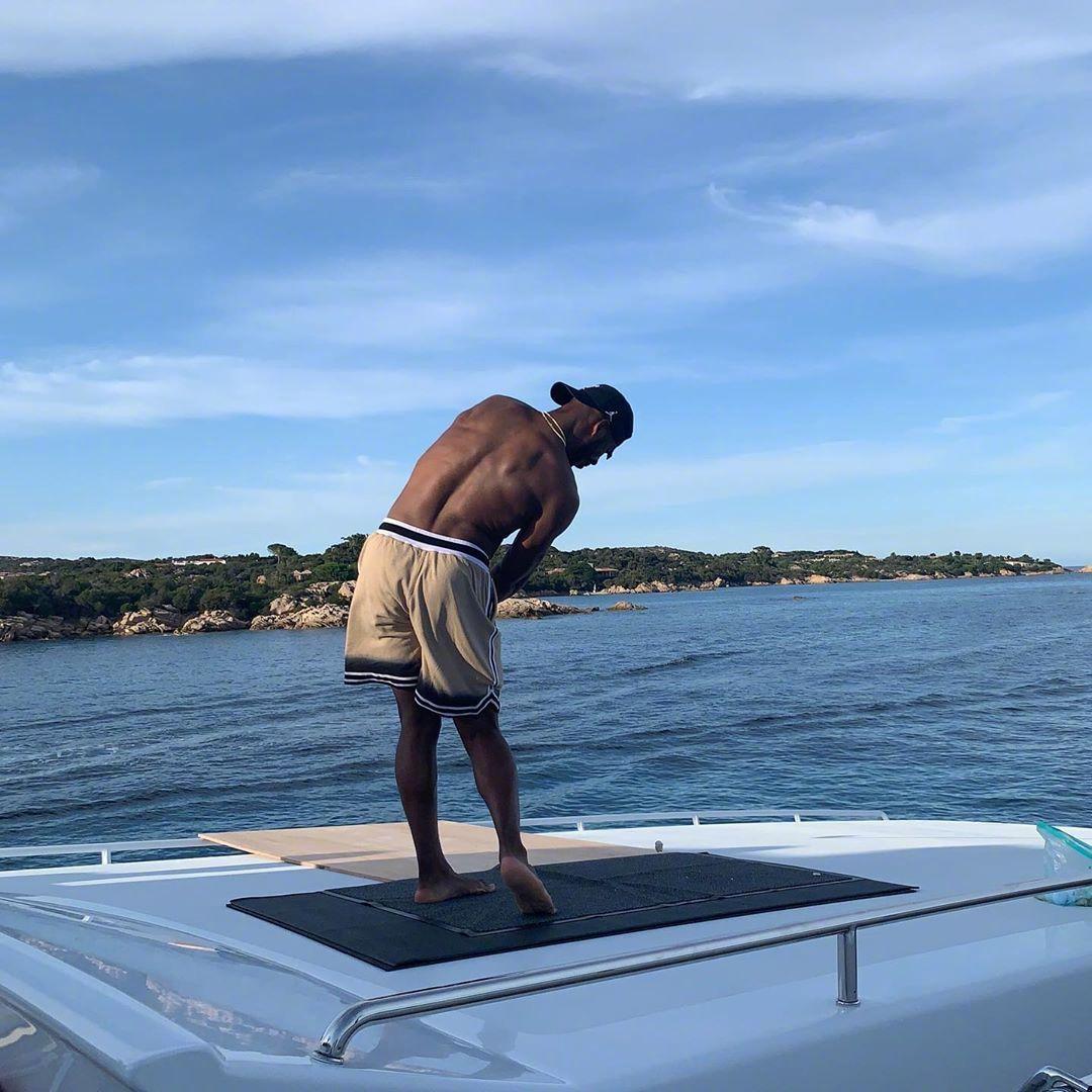 保罗打高尔夫球,保罗晒照