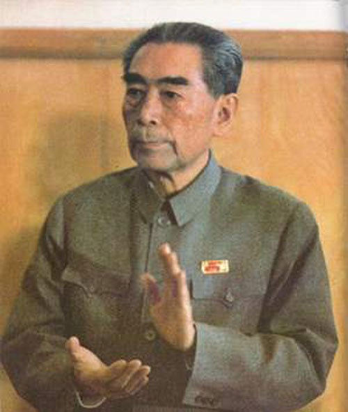 宴会上，国宝九龙杯失窃，周恩来只用一招，让外宾主动上交