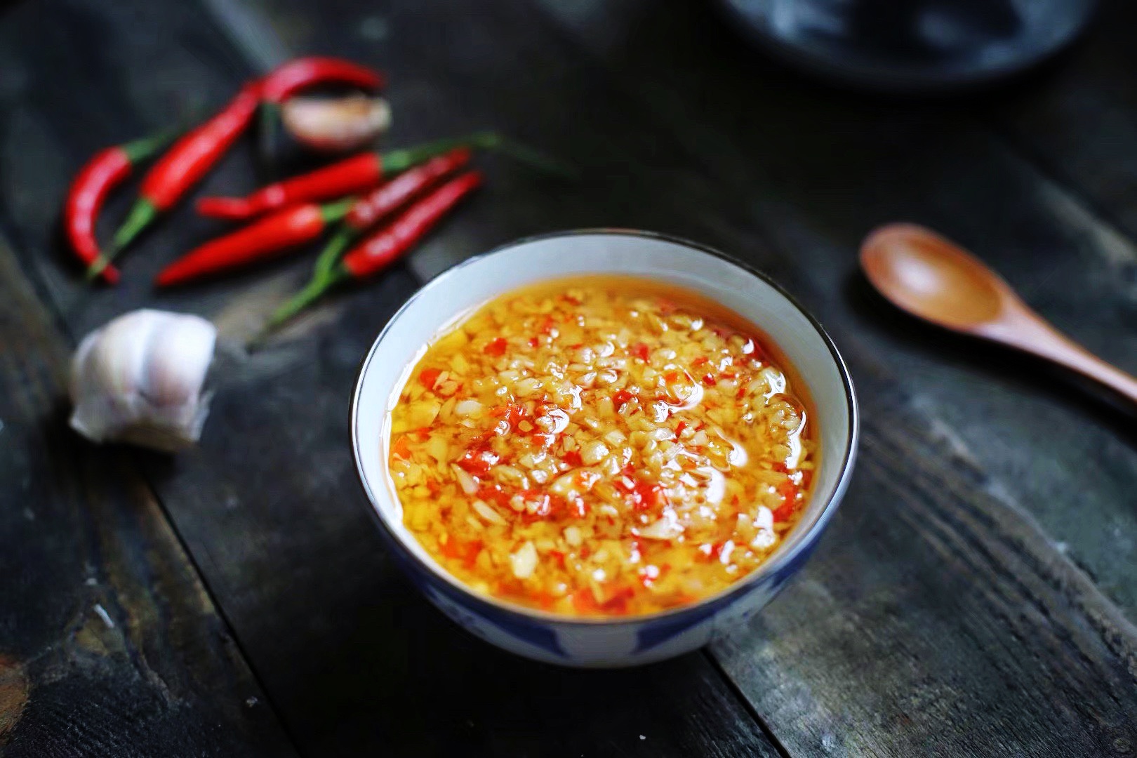 袋装蒜蓉辣酱做什么好吃,袋装的蒜蓉辣酱能做什么吃