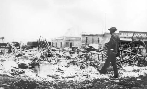 黑人天生自甘堕落？看看被美国白人摧毁的“黑人华尔街”吧