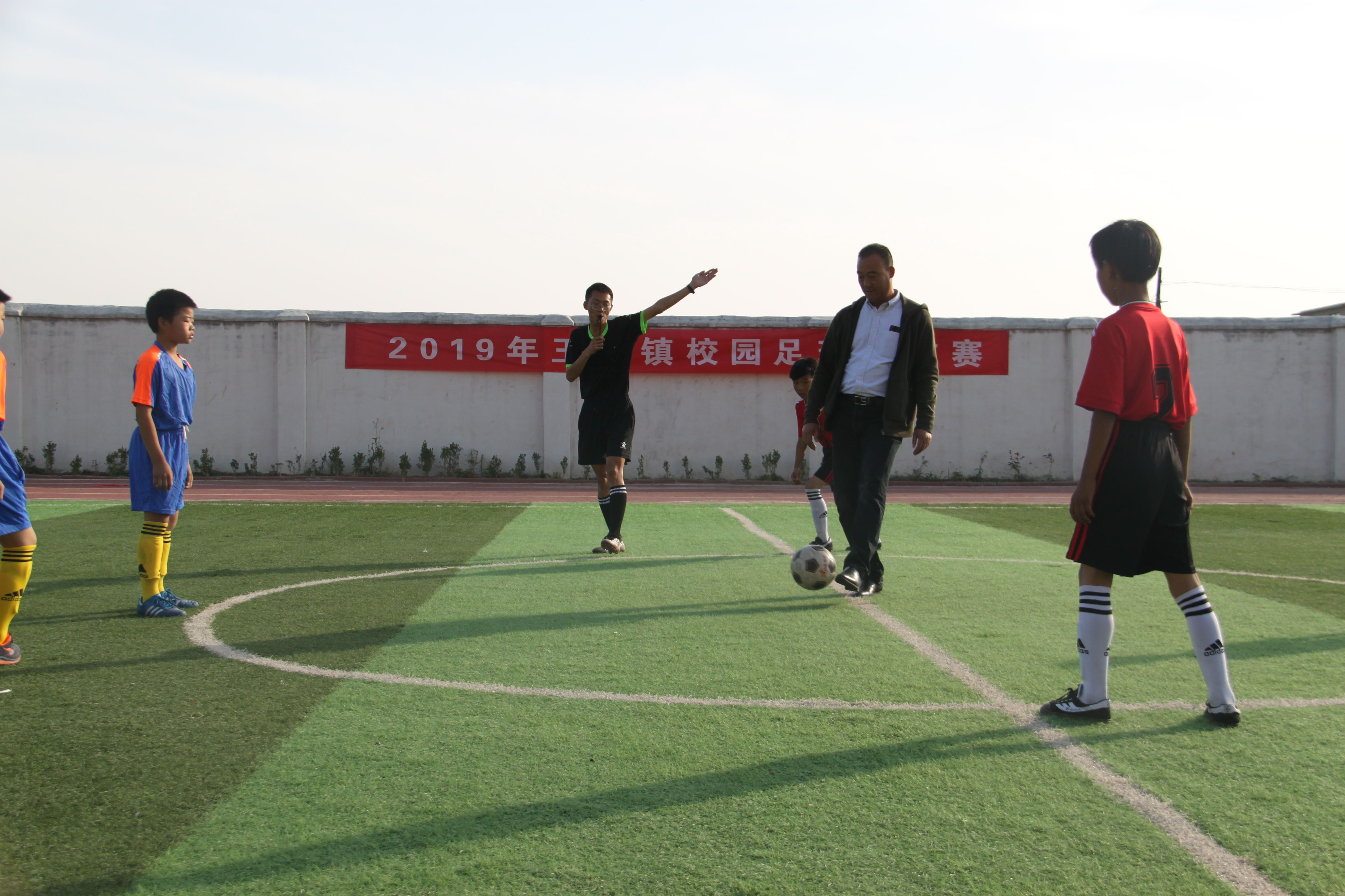 阜阳朱寨镇中心小学足球比赛,阜南中学足球比赛视频