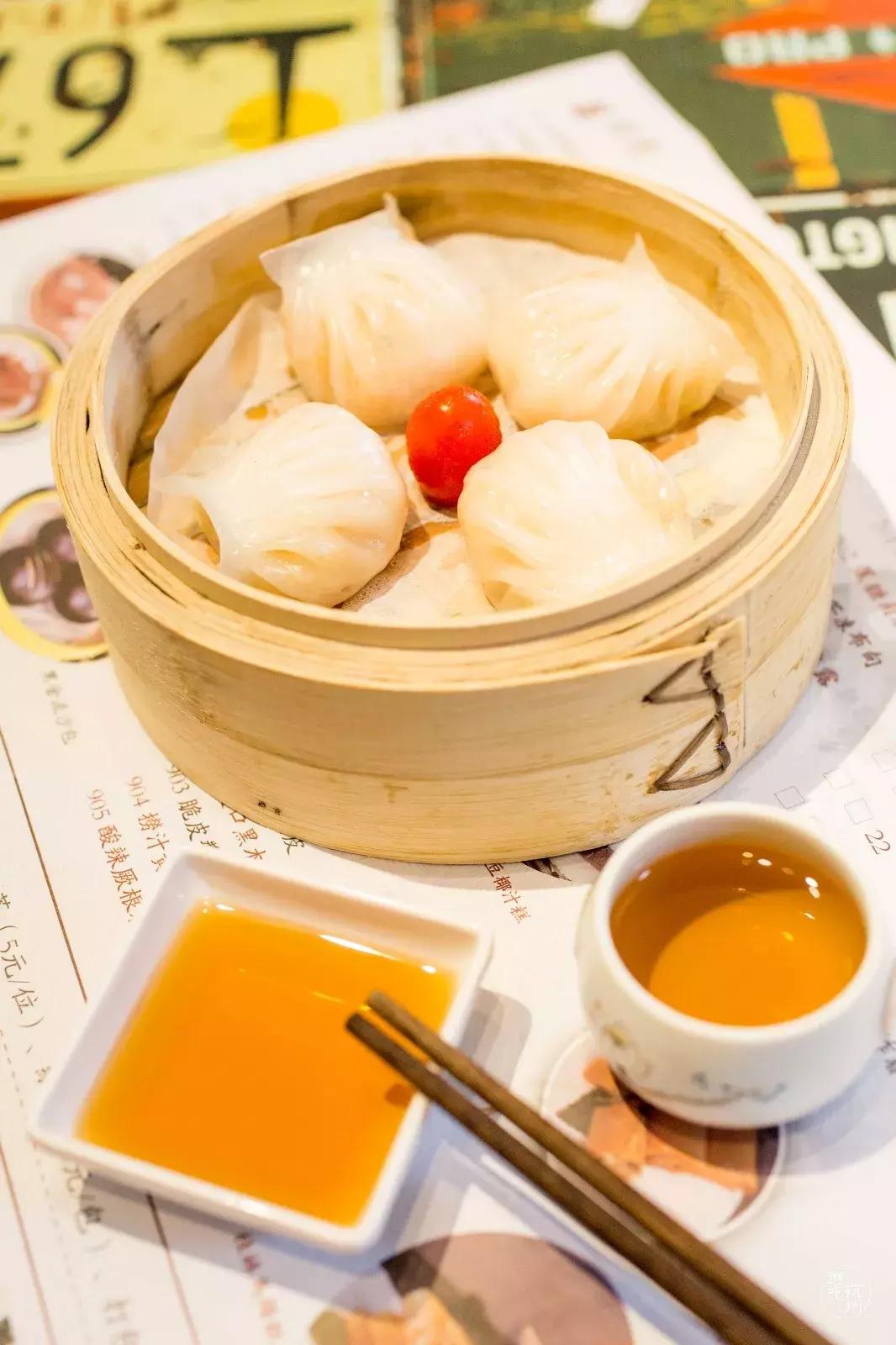 9元一个乌龟包，80+种港式茶点，这家超会卖萌的茶餐厅进门就送你