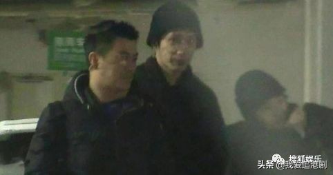 赵薇向男友人索吻,赵薇遭猴子索吻