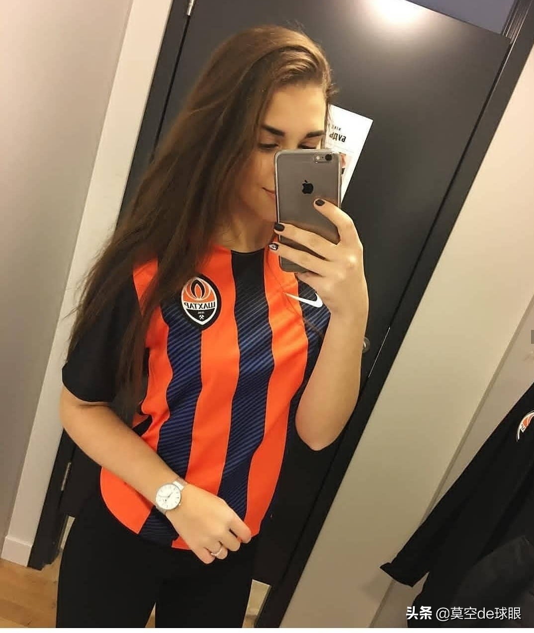 热爱足球的姐妹们最帅气,迟到的说一声,祝所有女球迷节日快乐!