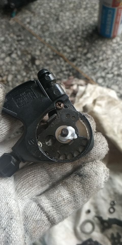 禧玛诺m370指拨安装教程,禧玛诺m370指拨盖拿不下来