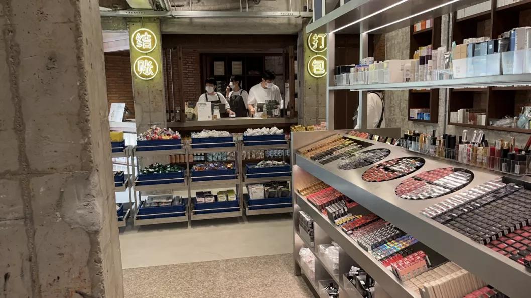 探访话梅安福路旗舰店：打造咖啡+零售空间，旧店或改为旗下品牌