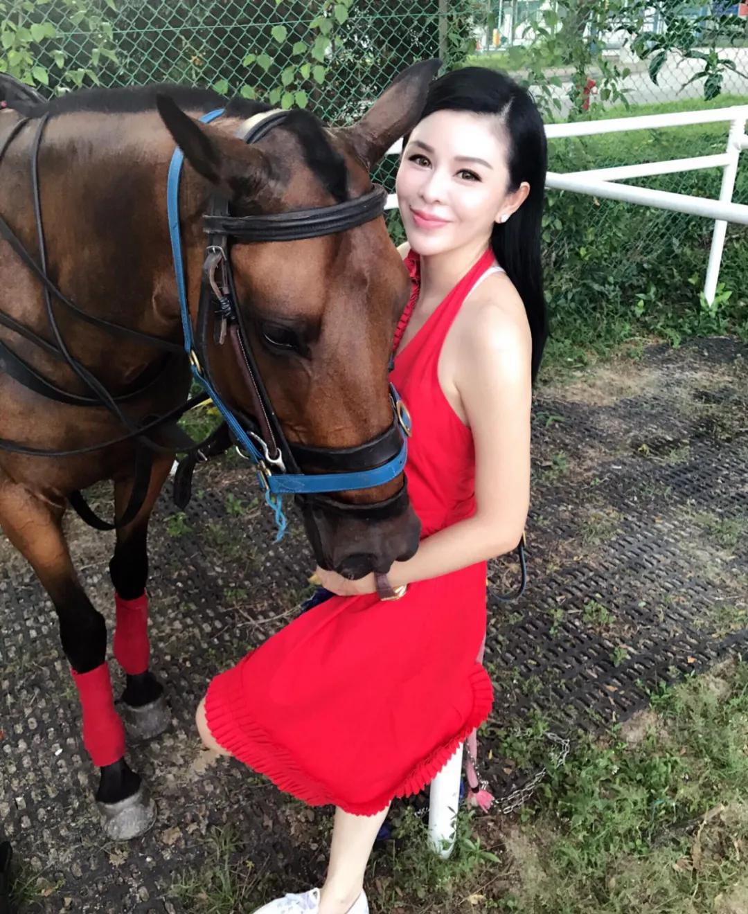 关之琳香港佳士得珠宝 (关之琳戴天价珠宝)