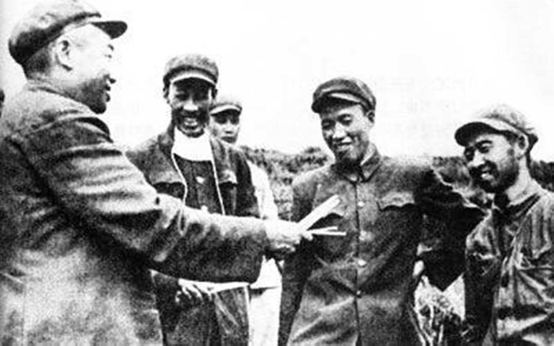 虎将梁兴初去世，战友要求解剖尸体，为何妻子强烈拒绝？