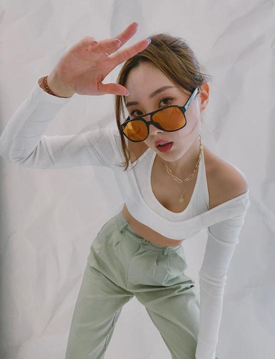 韩国女生独居公寓,韩国美女晒衣服