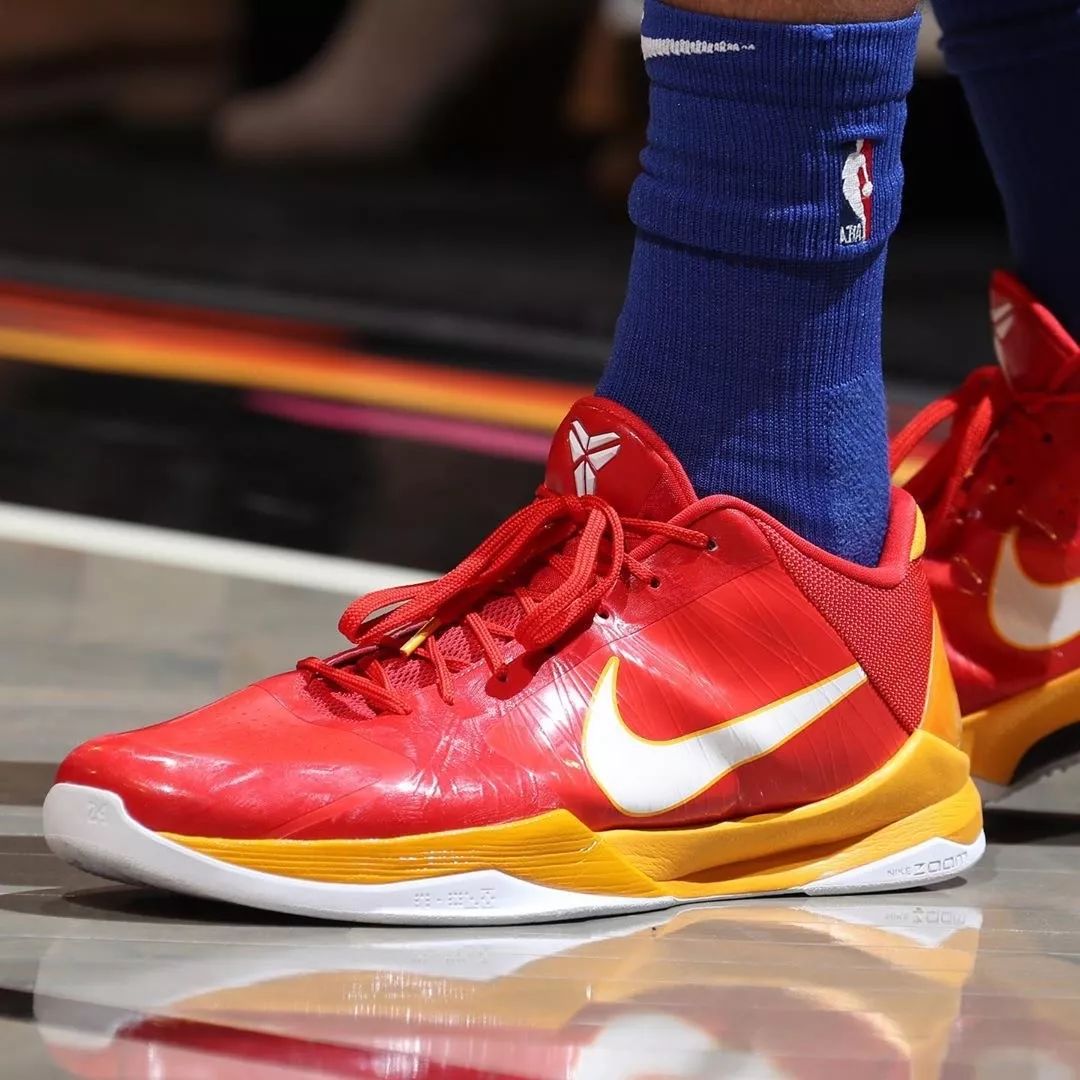 科比上脚4新配色 (欧文上脚科比特殊配色)