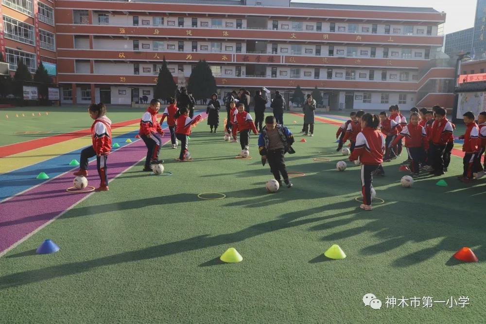 神木第一小学拔河比赛,小学体育优质课简报