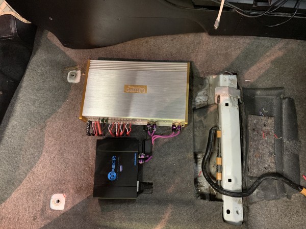 容桂尚韵—丰田霸道改装魔立方DSP6声音甜美清脆