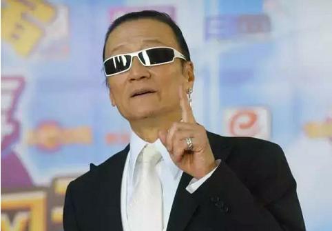 花花老爷子谢贤分手后，称自己感到生活的孤独和枯燥