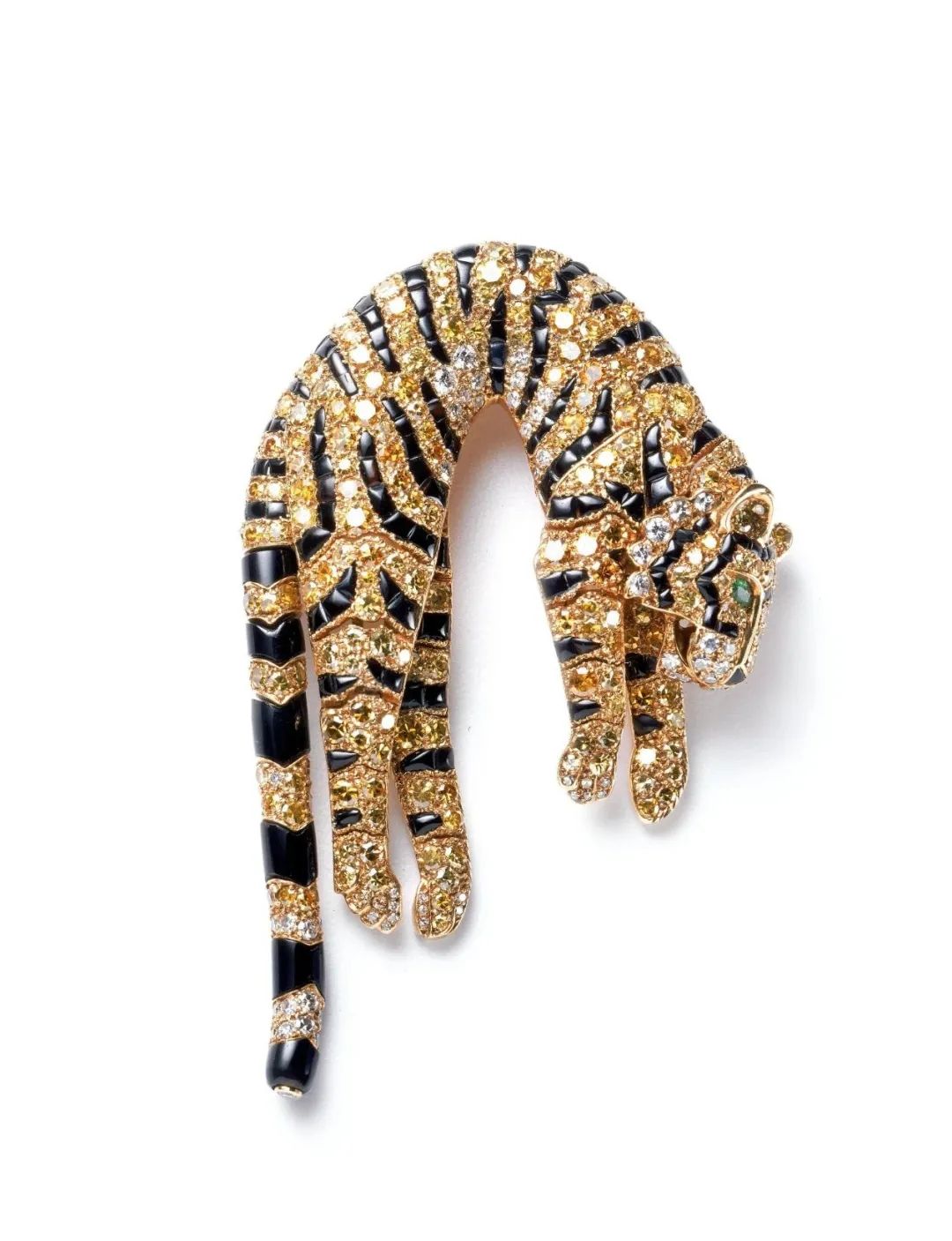 身家上亿的她，做了一辈子“公主梦”，最后人财两空