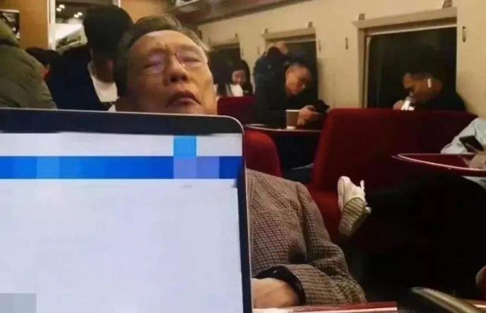 我们为什么要相信科学家,为什么我们都喜欢相信大师