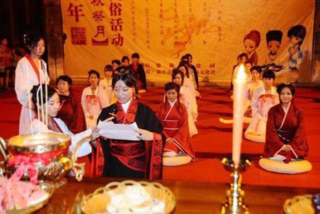 天上月圆人间团圆中秋有什么习俗,中秋除了吃月饼还有什么习俗