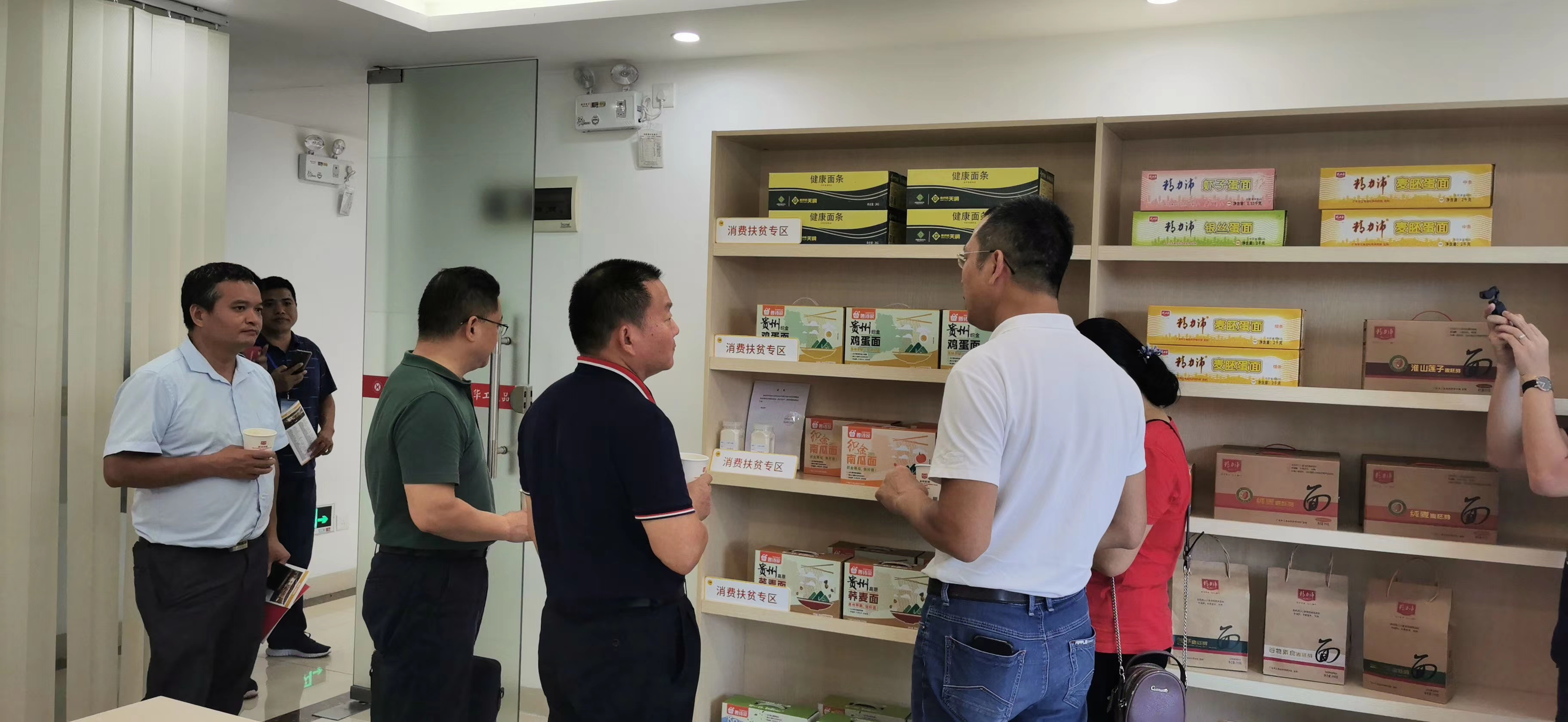 李振院长调研扶贫工作,谢喜来到仁村乡调研脱贫攻坚工作