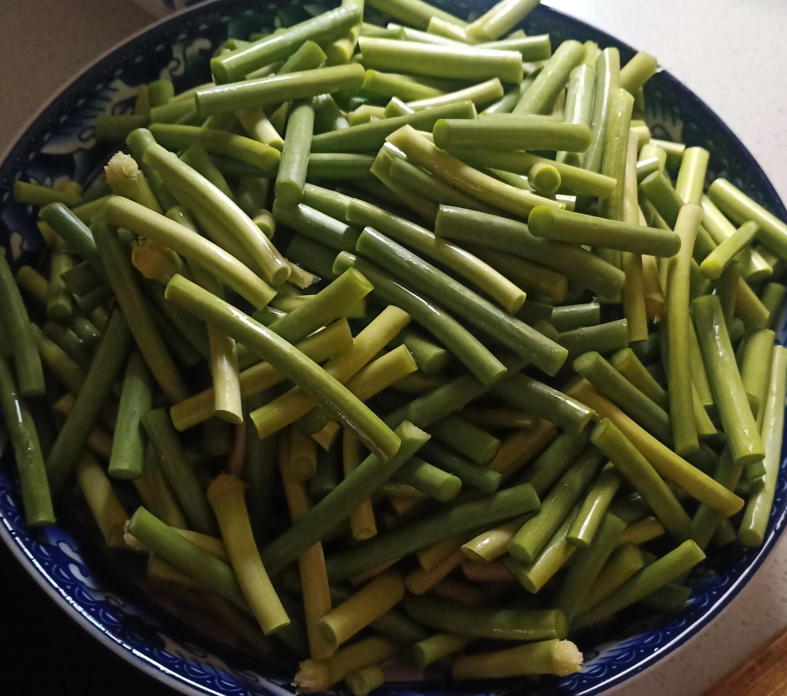 蒜薹白菜葫芦瓜拌面家常做法,蒜苔炒肉和西红柿鸡蛋泡饭