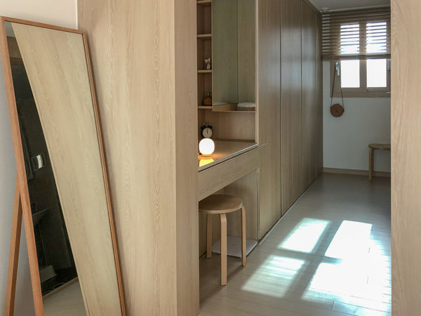 适合一家四口的书房式客厅 (五口之家客厅书房一体设计)