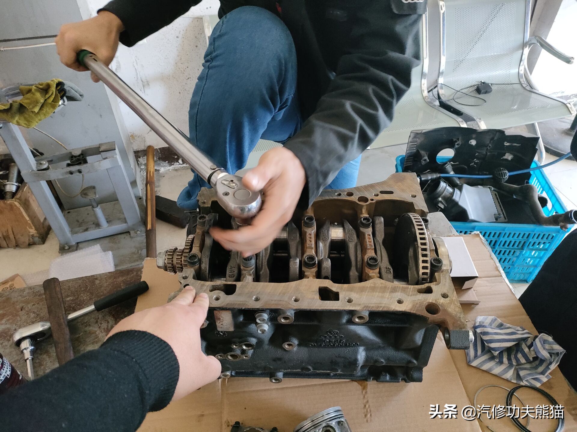 2011款奥迪q5烧机油怎么彻底解决,奥迪q5三代ea888发动机烧机油原因