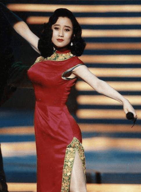 李连杰对利智一见钟情,李连杰为利智的付出