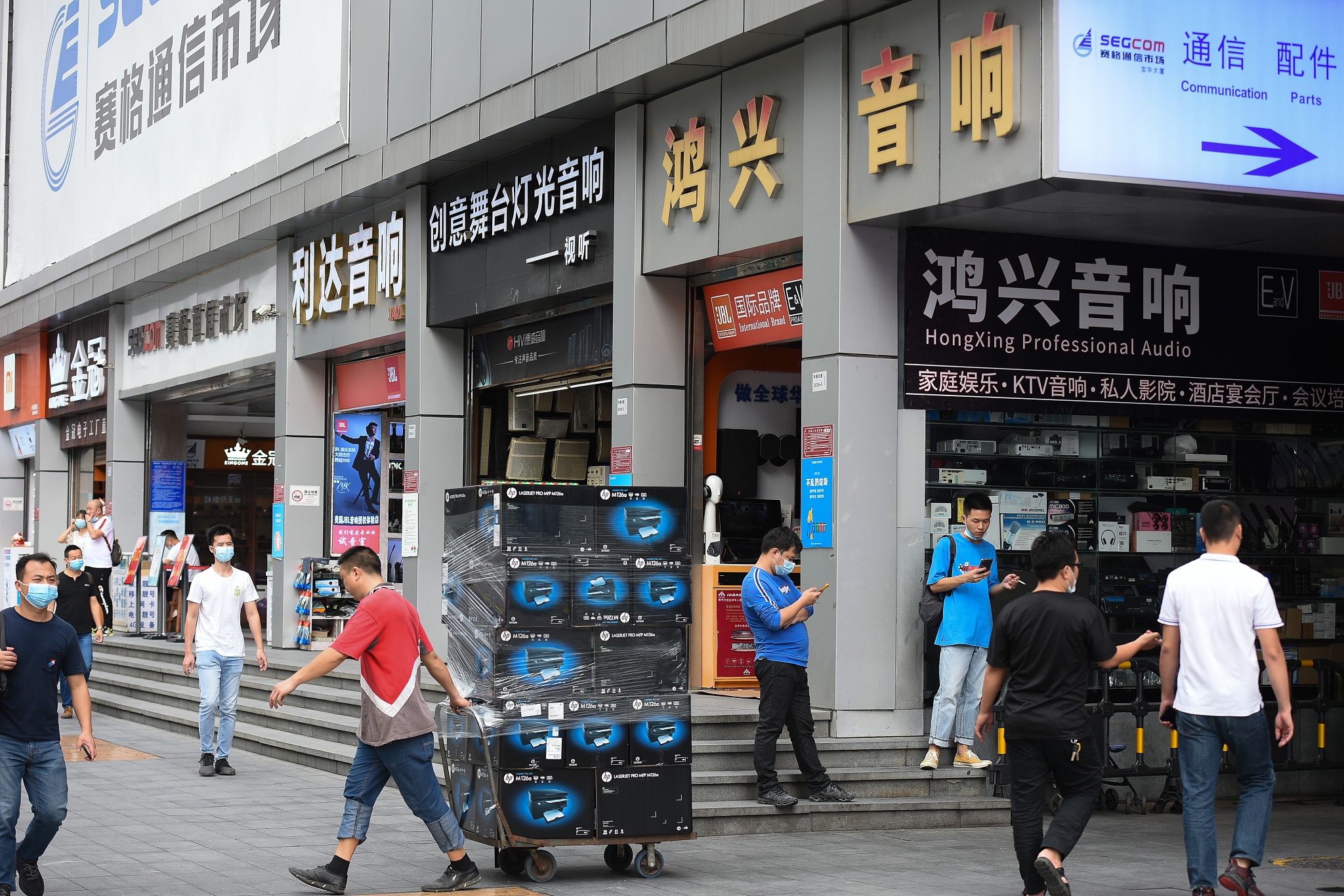 赛格电子大厦摇晃视频,华强北赛格大厦为什么会晃动