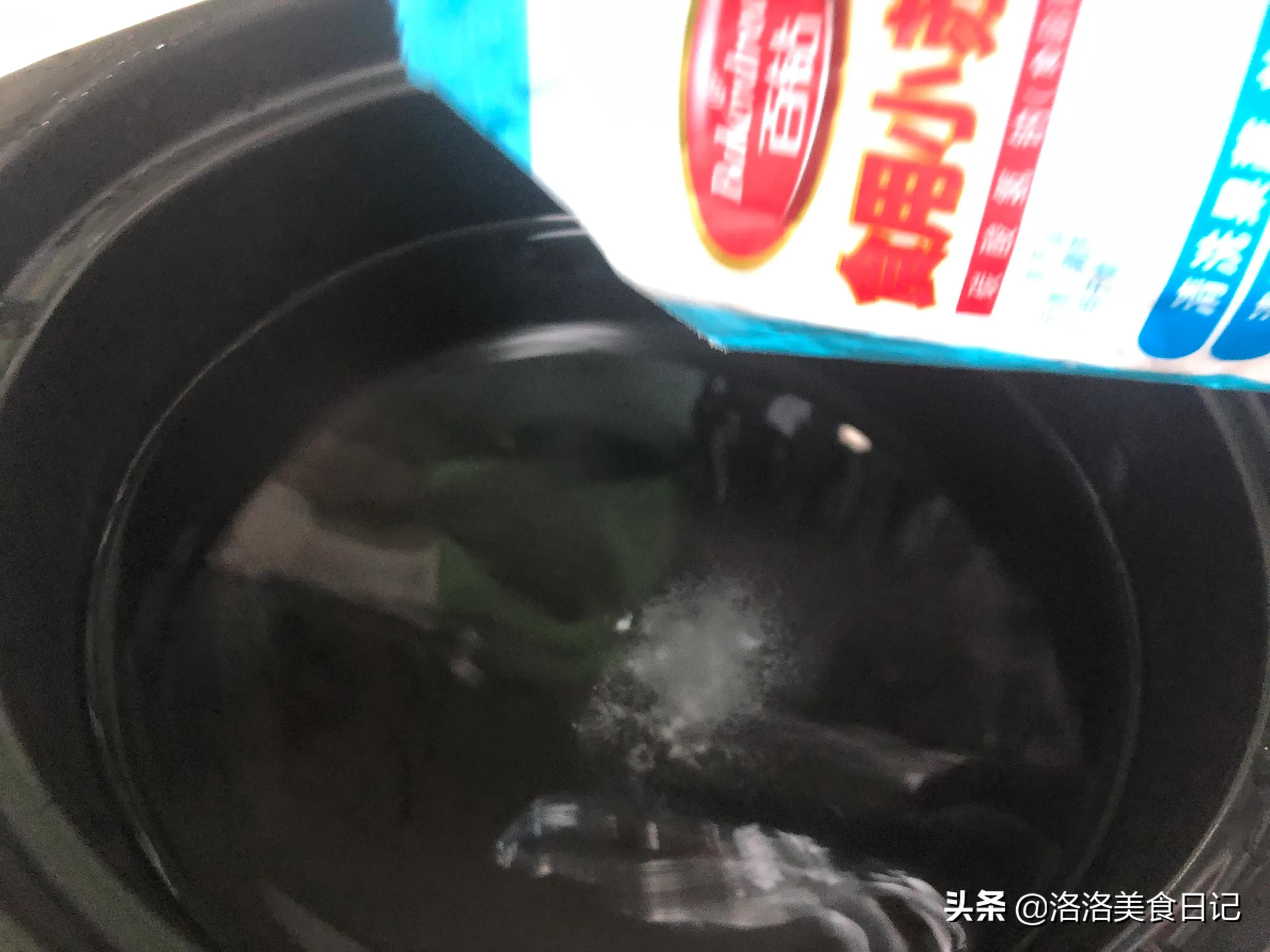 新买的砂锅是不是不能用大火煮,新买的砂锅用不用水先煮一下