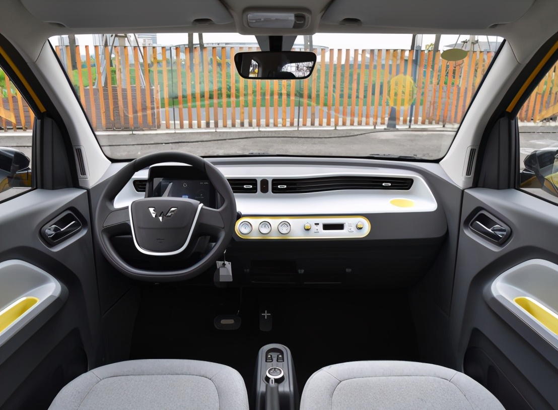 五菱年轻人青睐的一款车,五菱新能源圈粉