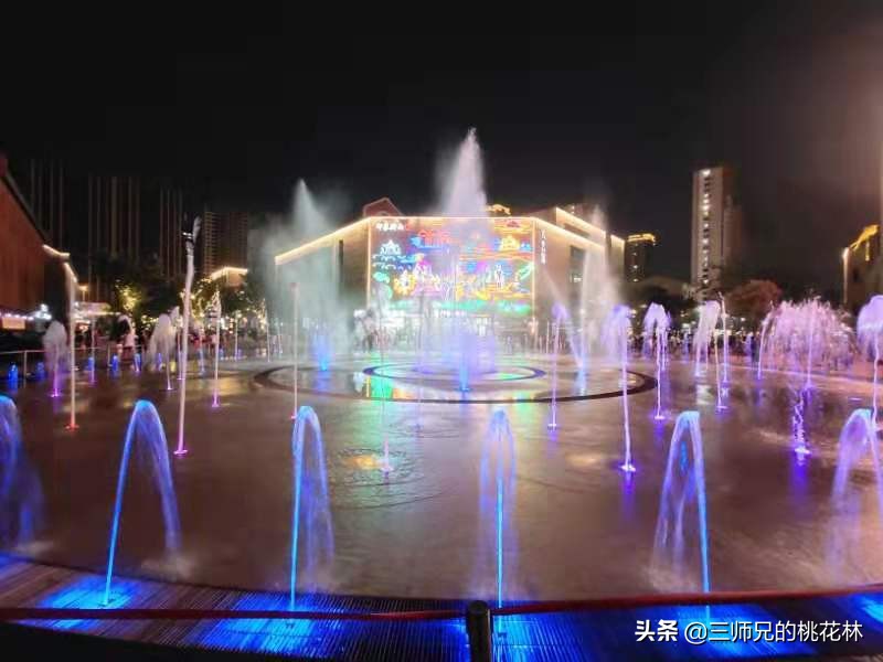 单身的人往往都是太优秀了,单身的人总是渴望能得到一段爱情