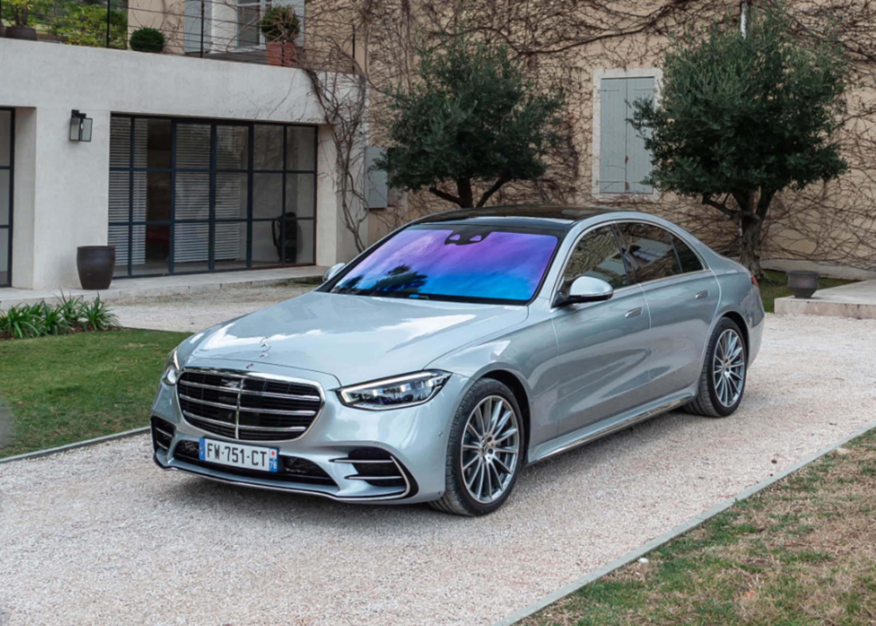 男子租奔驰车押金难退还,男子租奔驰要求赔偿